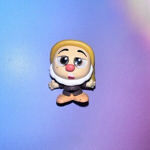 sneezy (snow white & the seven dwarfs) — disney doorables: series 6